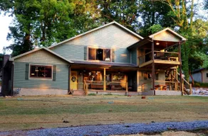 4 BR 3 Bath cabin on Cherokee Lake with private dock.  Sleeps 10 to 12. - Image 2