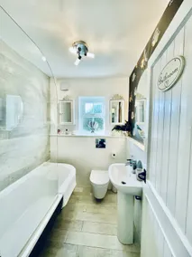 Cotswold Chic Retreats-Jacinabox-Parking & Garden - Image 3