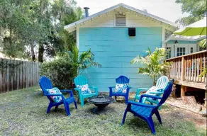 The Blue Bungalow, Sleeps 8, Pet Friendly - Image 4