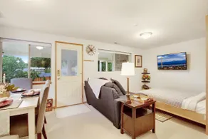 Cozy & Private Grand-Suite Oasis Bellevue - Image 2