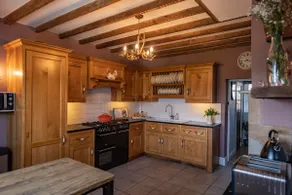 Country cottage, with hot tub and beautiful views - Image 3