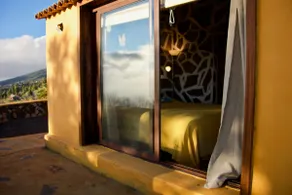 Cozy mountain house with sunset views - Image 3