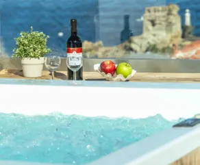Luxurious, Top-Floor, Hot Tub Suite in Andros Town - Image 3