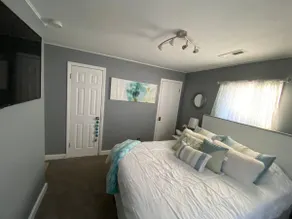 3BR w/sauna, tanning bed, hot tub 3.9 miles fromND - Image 4