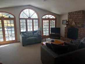 Hot tub, 5 bedrooms- 2hrs from Toronto - Image 3