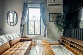 🌟CLEAN & Modern | Walk Everywhere | Central Local - Image 2