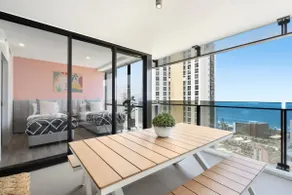 SUPERHoST 3 Bedroom Circle on Cavill SkyHome - Image 3