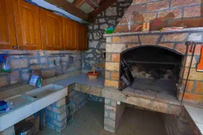Traditional Dalmatian Home with BBQ & Garden - Image 5