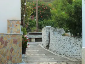 Traditional Apartment style Home in the Hills - Image 5
