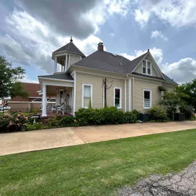 Davis Street Victorian - Image 3