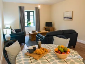 Stunning Edinburgh 1820s stables converted studio - Image 4