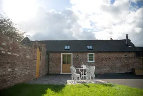 Beautiful historic country coach house in Staffs - Image 2