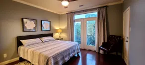 Stylish and spacious Shops at Legacy home - Image 4