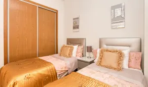 Swimming pool, free indoor parking, air conditioning, WiFi - Image 5