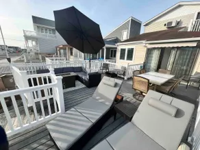 Beautiful 2 Bedroom Home located on Bay - Image 4