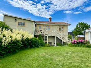 Charming turn-of-the-century house with proximity to most things - Image 3