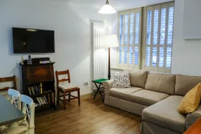 Calming Ground Floor Mews Flat with Parking - Image 4