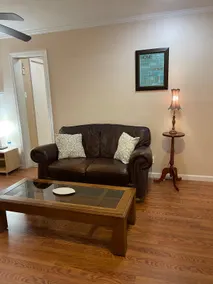 In Law-Suite- ideal for nurses, close to Phoebe! - Image 2