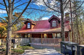 Beautiful Cabin! 5BR/3BA, Sleeps 16, Mile from Parkway, WIFI, Hot Tub, Game room - Image 2