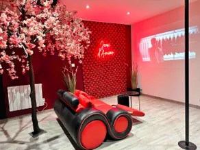 Love Room “Love Games” – Jacuzzi – Parking - Image 5