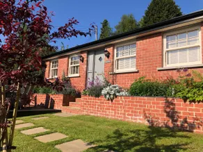 Luxury Studio Cottage in Garden Setting - Image 3
