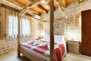Hectoras Villa in Plaka BY APOKORONAS-VILLAS - Image 5