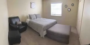 Quaint Townhome Nestled in Sherwood - Image 2