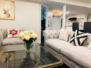 Spacious 2BD 3-6 ppl homestyle BSMT mansion with window basement 130sqm - Image 3