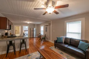 West Durham restored Bungalow Apartment near Duke - Image 3