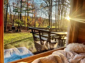 Romantic getaway 3BDR 2BTH HotTub Sauna Fireplace - Image 3