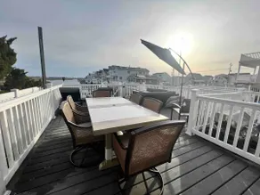 Beautiful 2 Bedroom Home located on Bay - Image 2