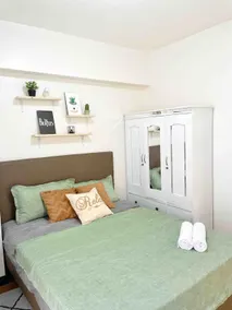 Stylish 2BR Condo | Wi-Fi | with Free Parking - Image 4
