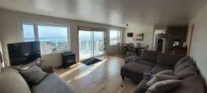 Fun, spacious and beautiful river view - Image 2