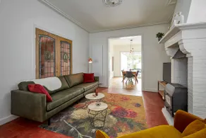 Trendy authentic house with big terrace and garden - Image 3