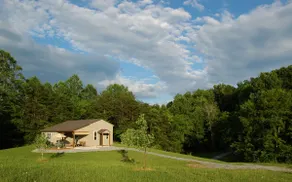 Private country cabin on a 150 acre farm/vineyard. - Image 4