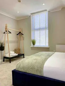 Modern Victorian Apartment on Scarborough Coast - Image 4