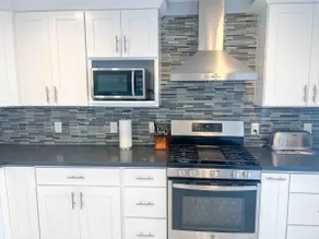 Spacious 4b4bath 2300ft Home Centrally Located - Image 4