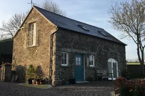 Beautifully Renovated & Cosy Stone Stable - Image 3