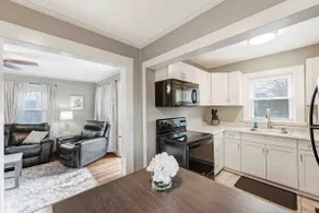 Uptown Cottage - Image 3