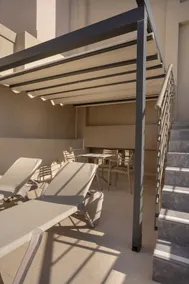 Central Luxury Apartment - Image 3