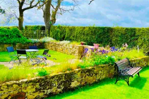 Country cottage with beautiful open views - Image 3