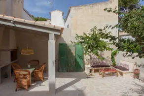 Mediterranean house in a fishing port - Image 3