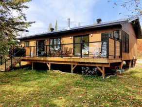 Don’t miss fall colours- Sunny 3 bdrm Golden Lake - Image 4