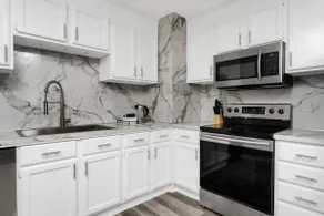 New remodeled unit next to Downtown at Westchester - Image 3