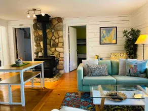 Cozy Suttons Bay Getaway - Image 3