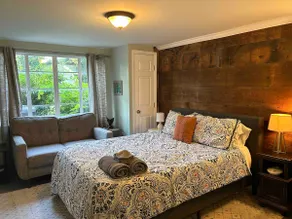 Private lower level suite - Image 2