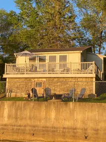 Lakefront, cute and cozy year round cottage - Image 3