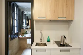 Fully equipped studio with kitchenette & bathroom - Image 4