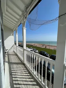 Stunning Sea Front Apartment - Image 2