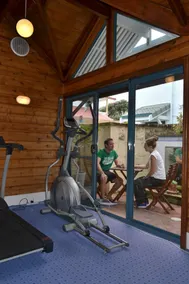 Dolphin Lodge - SELF CONTAINED-2 Bdrm Apartments - 1 night - Image 5